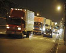 Nova regra faz 20 mil caminhões circularem à noite dentro do centro de SP