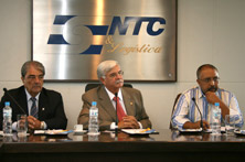 Senador Paulo Paim participa de reunião com empresários do transporte