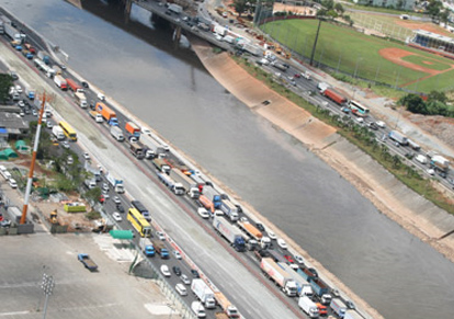 São Paulo resolve o trânsito de maneira equivocada