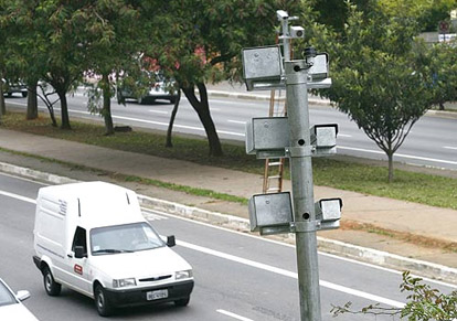 Radares em SP multam até carros isentos do rodízio