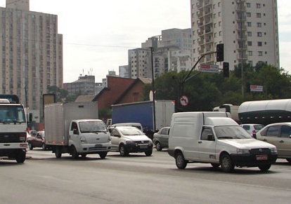 Restrição reduz frota de caminhões na cidade de SP