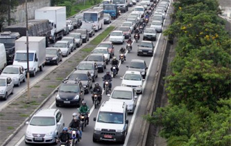 Velocidade dos carros cai, apesar de restrições