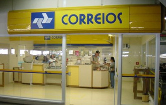 Funcionários dos Correios entram em greve