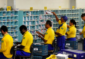 Funcionários terão salários reduzidos para pagar rombo nos Correios