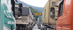 Acesso de caminhões ao porto de Santos volta ao normal após longa restrição