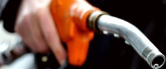 Gasolina deve subir 9,1% em 2015 e energia 41%, estima Banco Central