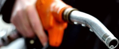 Gasolina deve subir 9,1% em 2015 e energia 41%, estima Banco Central