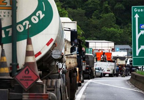 ANTT divulga medidas para isentar de pedágio caminhões que circulam vazios