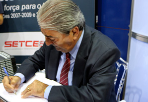 SETCESP lança livro em homenagem à gestão do presidente Francisco Pelucio (2007-2012)