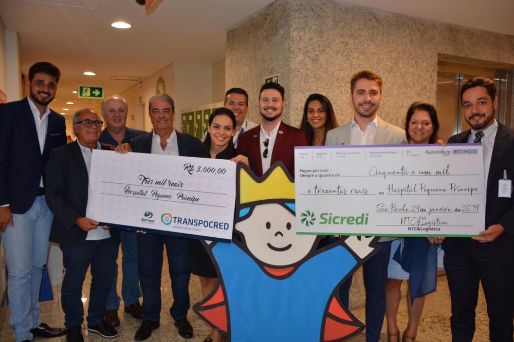 Francisco Pelucio entrega doação da Ação do Bem ao hospital Pequeno Príncipe