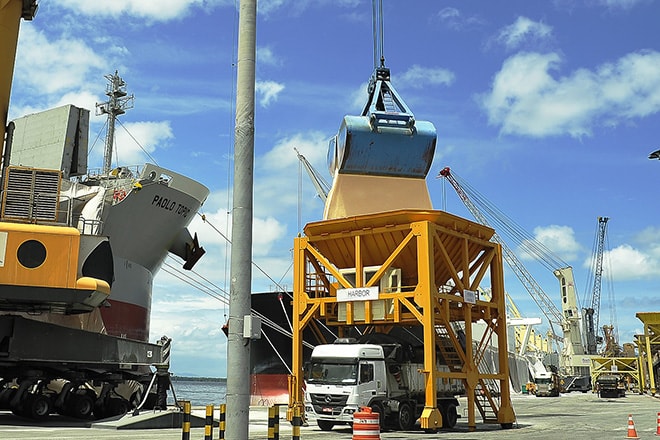 Tempo de espera dos navios nos Portos do Paraná diminui 46%