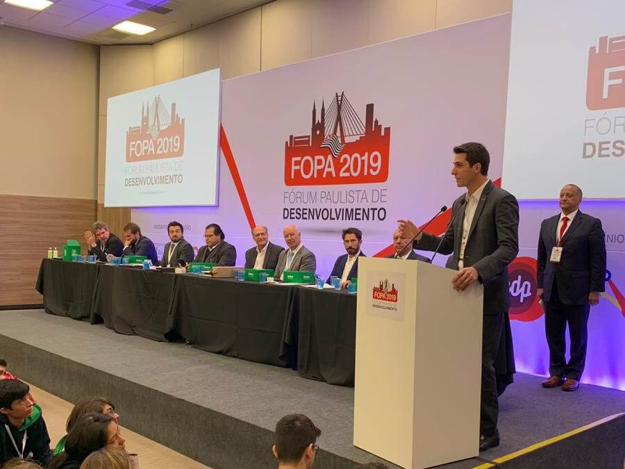 Tayguara Helou discursa na cerimônia de abertura do FOPA 2019
