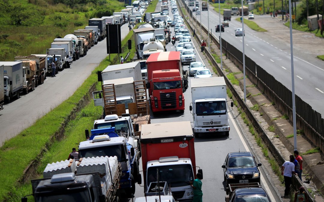 Tabelamento do frete contribui para a ruína dos caminhoneiros, diz presidente da Petrobras