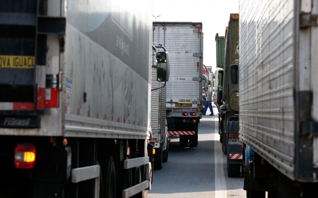 Demanda por serviços de transporte acumula queda de 2,5% em sete meses