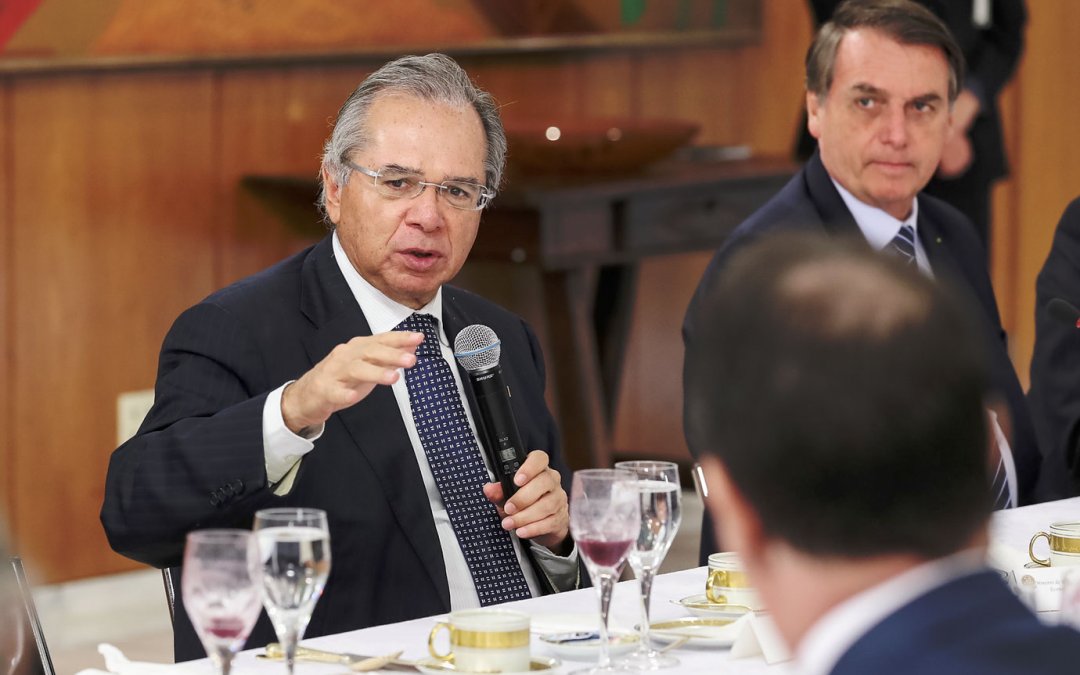 Governo adia reforma tributária e prioriza redução de R$ 30 bi em gastos