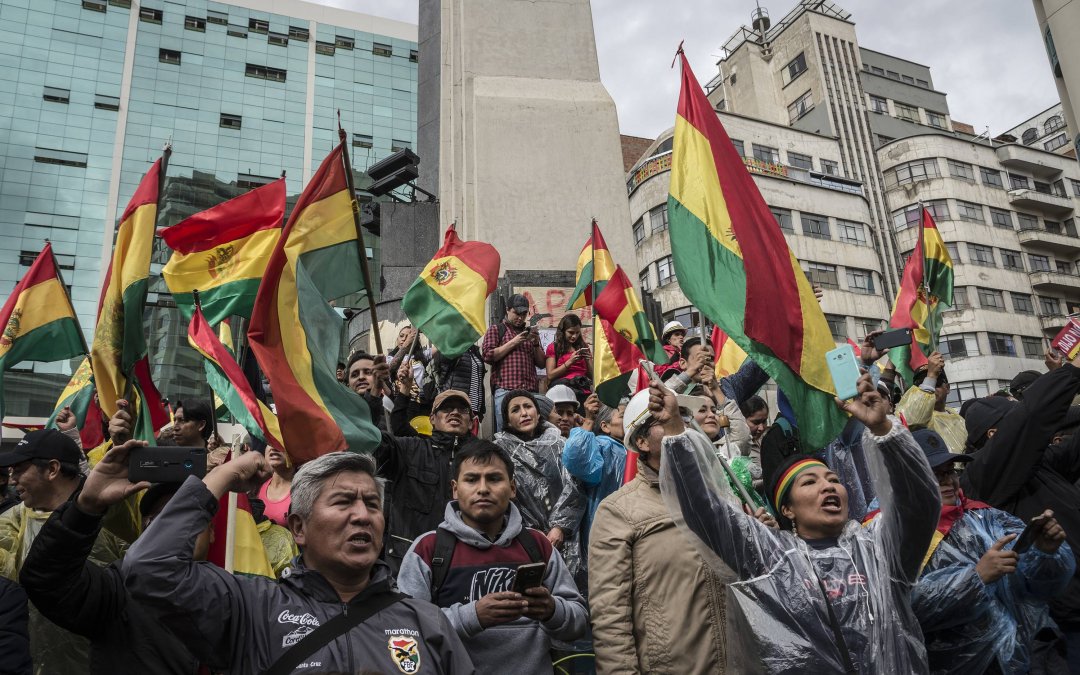 Crise na Bolívia preocupa transportadoras no Brasil