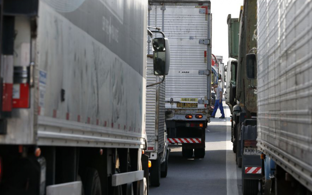 CNT pede segurança nas estradas para garantir abastecimento em caso de greve dos caminhoneiros