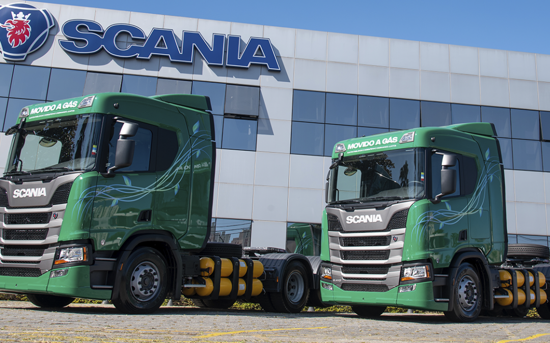 Scania entrega os primeiros caminhões movidos a GNV/biometano da história do Brasil