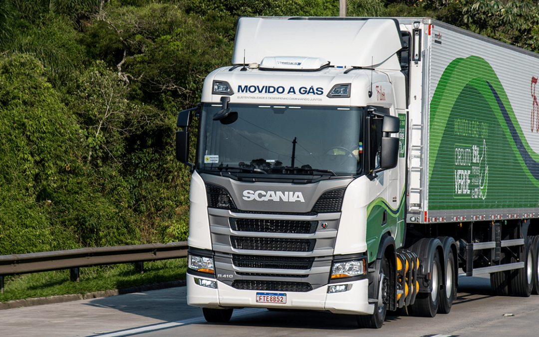 Scania atinge marca de 50 caminhões a gás vendidos no Brasil
