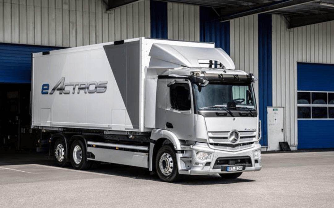 Um novo caminhão para uma nova era: eActros da Mercedes-Benz celebra sua estreia mundial