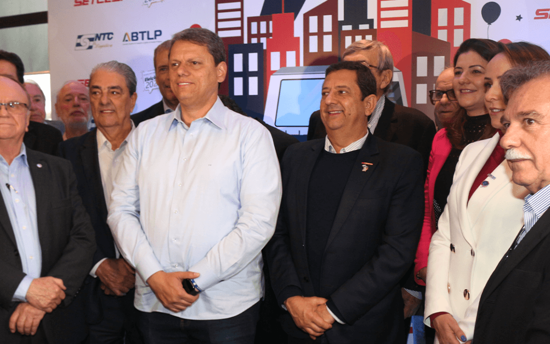 Tarcísio de Freitas encerra encontro com candidatos ao governo do Estado