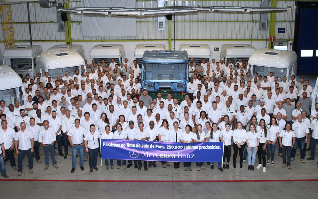Mercedes-Benz do Brasil registra o marco histórico de 250.000 cabinas de caminhões produzidas na fábrica de Juiz de Fora