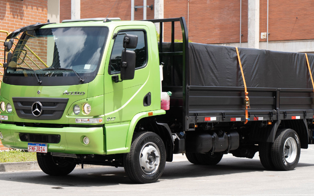 Mercedes-Benz Accelo 817 é eleito o melhor caminhão leve do Prêmio Mobilidade Estadão 2024