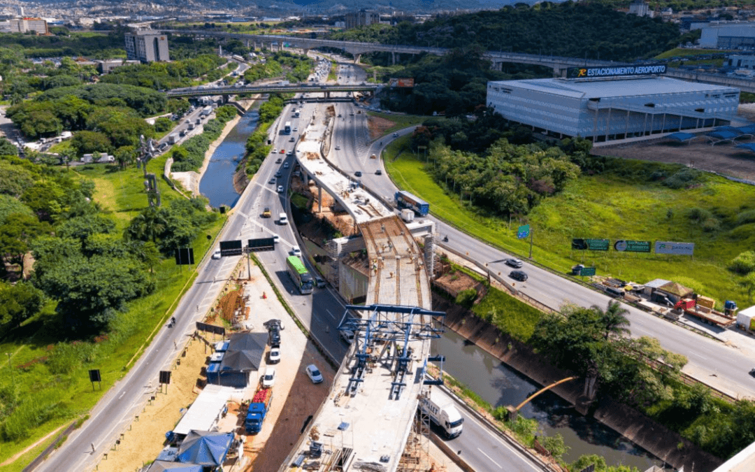 Conexão final do viaduto de interligação da Via Dutra à Hélio Smidt aconteceu na terça-feira (21)