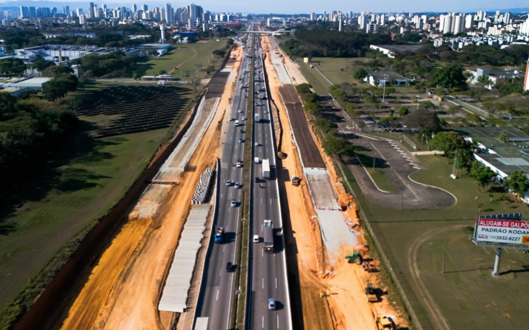 CCR RioSP faz lançamento de vigas da ponte do Rio Comprido em São José dos Campos (SP)