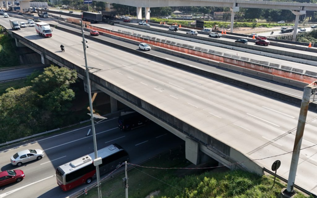 CCR RioSP realiza lançamento de vigas no viaduto da Via Dutra sobre a rodovia Hélio Smidt