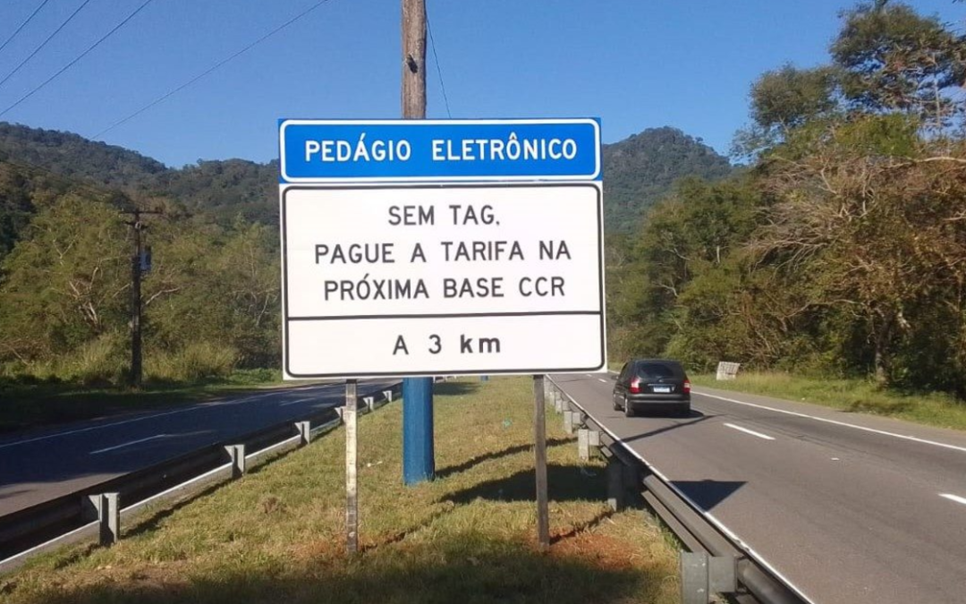 RioSP amplia comunicação sobre o Free Flow com instalação de novas placas informativas na Rodovia Rio-Santos