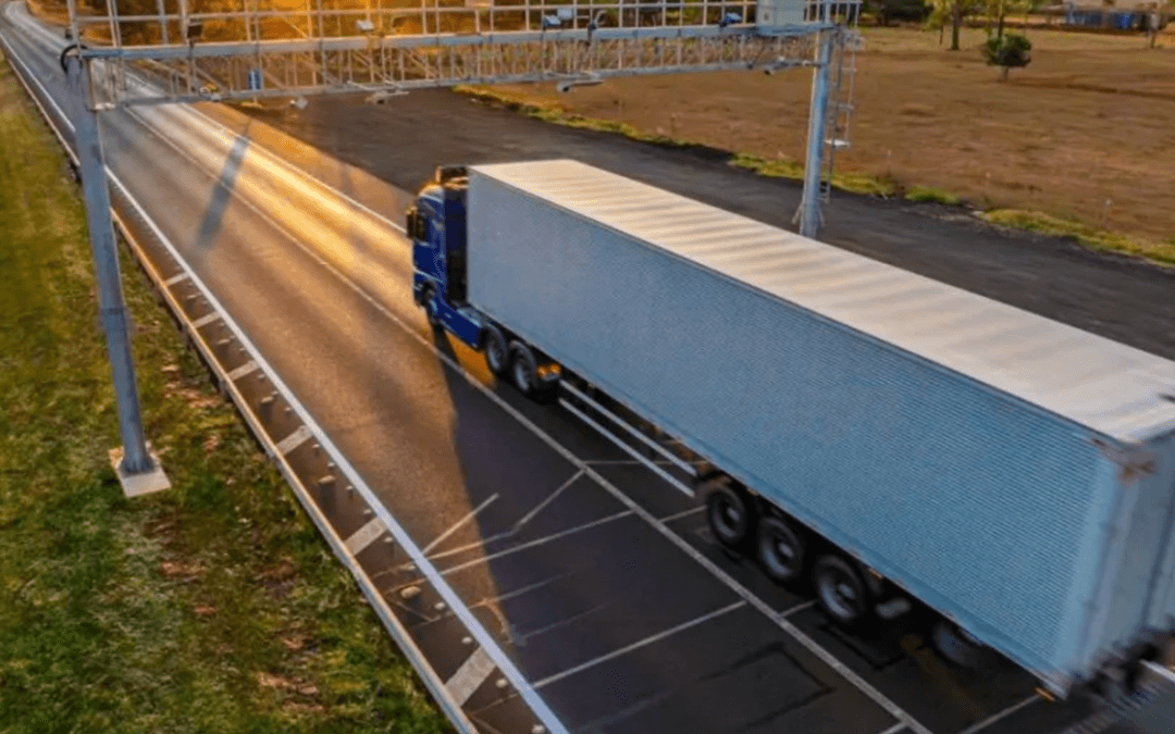Pesagem de caminhões em movimento completa 2 anos no Brasil