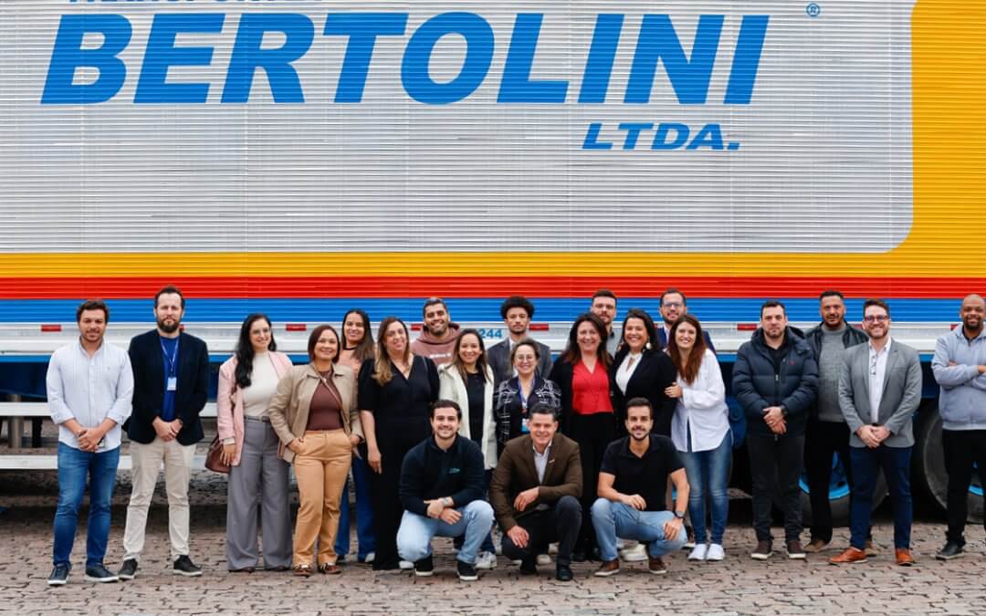 COMJOVEM SP realiza visita técnica na Bertolini Transportes