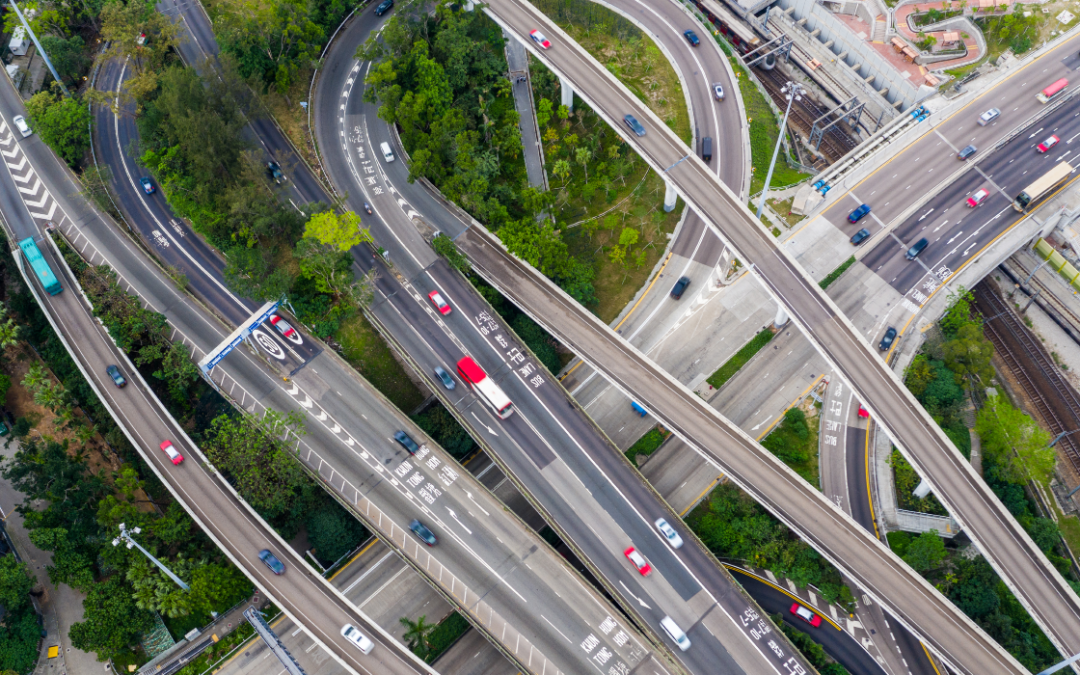 Ministério dos Transportes planeja 21 leilões de rodovias e ferrovias em 2026, com R$ 288 bi de obras