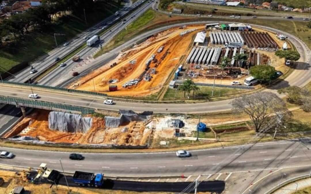 Operação de Lançamento de Vigas na Via Dutra, em São José dos Campos