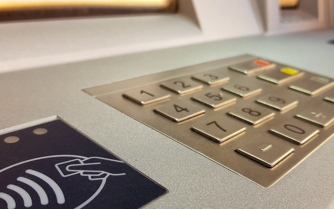 Com Selic alta para conter inflação, juro bancário sobe em 2025, crédito desacelera e inadimplência bate recorde