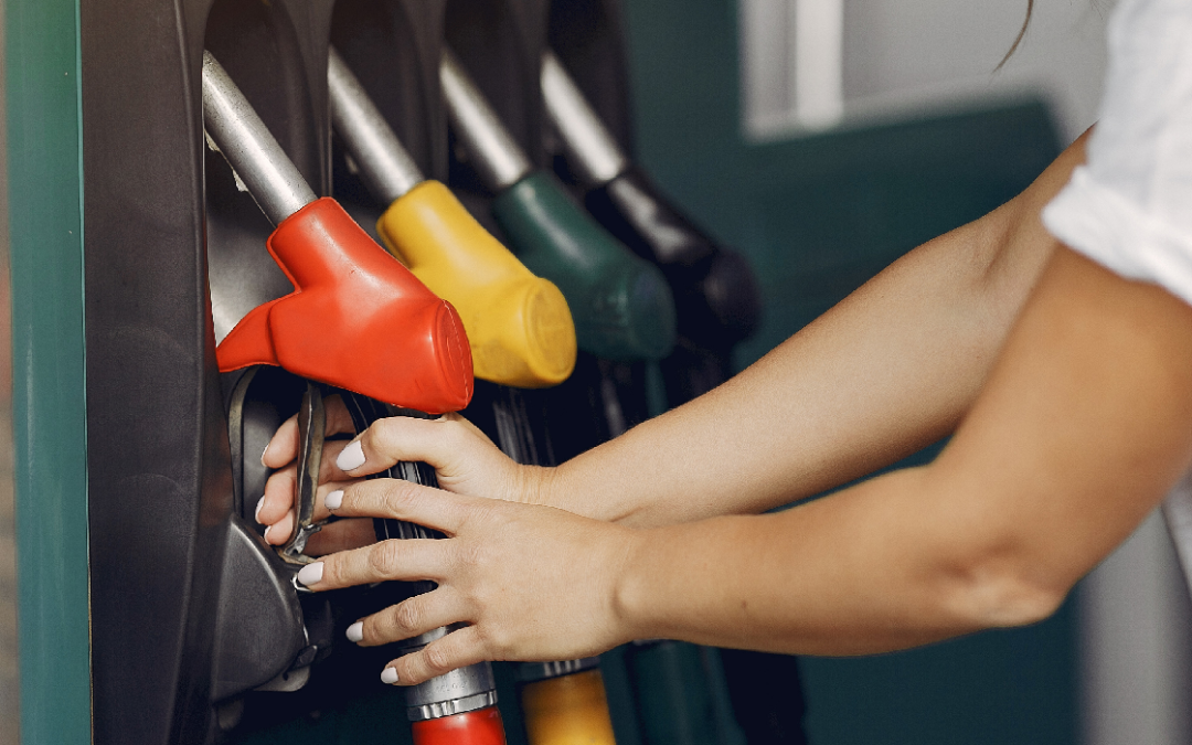 Trump admite que preços de combustíveis podem continuar altos até novembro