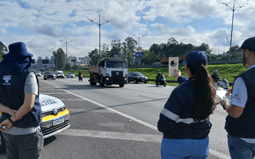 Cetesb faz megaoperação contra poluição veicular em 28 pontos de SP