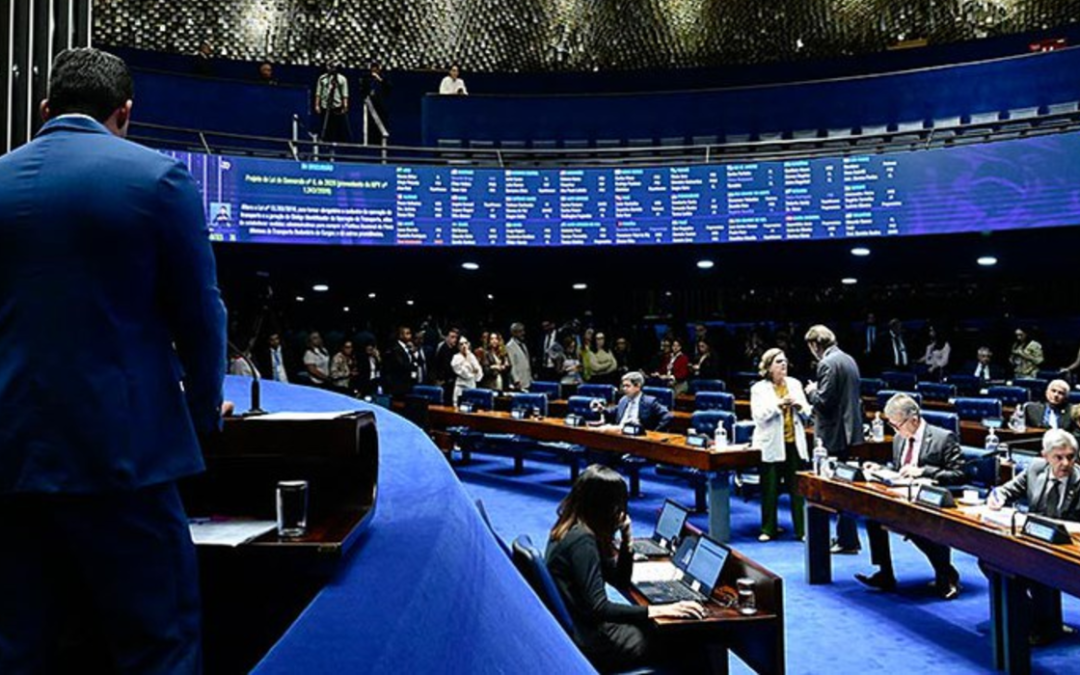 Após acordo, Senado aprova MP do frete sem o piso salarial de R$ 5 mil   Fonte: Agência Senado